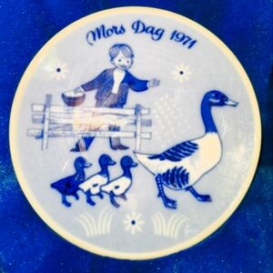 collectible Norwegian 5" Mother's Day plate.